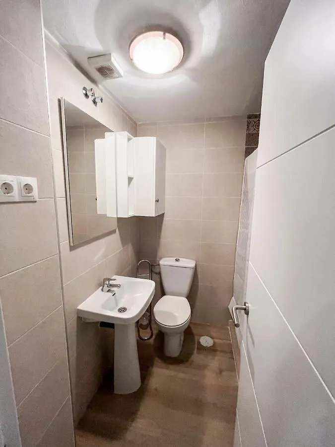 Amplio Apartamento En Av. Carlos Haya Málaga